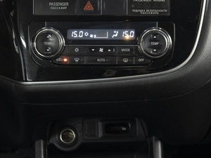 Внедорожник Mitsubishi Outlander 2015 года, 1850000 рублей, Омск
