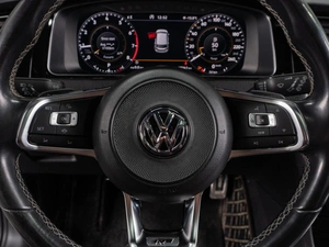 Хетчбэк Volkswagen Golf 2019 года, 1999000 рублей, Тюмень