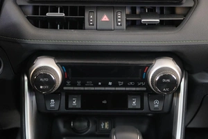 Внедорожник Toyota RAV4 2025 года, 4099000 рублей, Омск