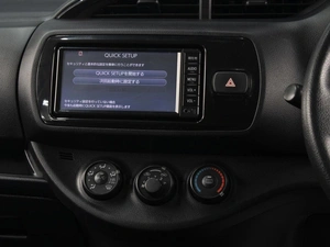 Хетчбэк Toyota Vitz 2017 года, 960000 рублей, Омск