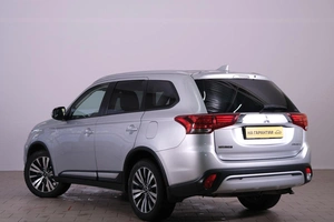 Внедорожник Mitsubishi Outlander 2018 года, 2349000 рублей, Омск