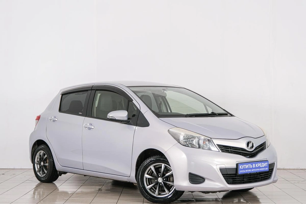 Хетчбэк Toyota Vitz 2013 года, 749000 рублей, Красноярск