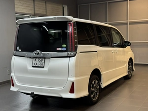Минивэн Toyota Noah 2020 года, 2297000 рублей, Красноярск