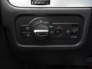 Внедорожник Volkswagen Touareg 2011 года, 2419000 рублей, Саратов