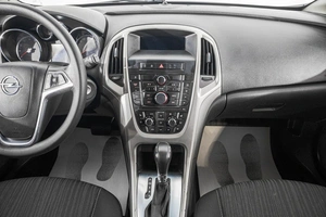 Хетчбэк Opel Astra 2012 года, 649000 рублей, Барнаул
