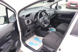 Хэтчбек Toyota Yaris 2012 года, 1200000 рублей, Мирное