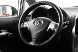 Хетчбэк Toyota Auris 2007 года, 799000 рублей, Красноярск