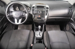 Хетчбэк Kia Ceed 2011 года, 849000 рублей, Томск