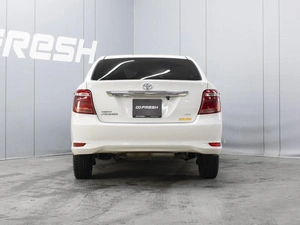 Седан Toyota Corolla Axio 2018 года, 1540000 рублей, Омск