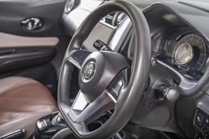 Хетчбэк Nissan Note 2017 года, 999000 рублей, Томск