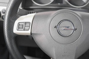 Хетчбэк Opel Astra 2008 года, 399000 рублей, Кемерово