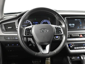 Седан Hyundai Sonata 2018 года, 1635100 рублей, Казань