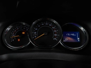 Хетчбэк Renault Sandero 2017 года, 900000 рублей, Воронеж