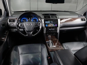 Седан Toyota Camry 2017 года, 2329000 рублей, Тюмень