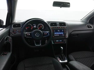 Седан Volkswagen Polo 2018 года, 1075077 рублей, Москва