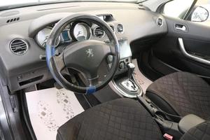 Хетчбэк Peugeot 308 2010 года, 579000 рублей, Омск