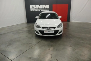 Седан Opel Astra 2013 года, 925000 рублей, Курск