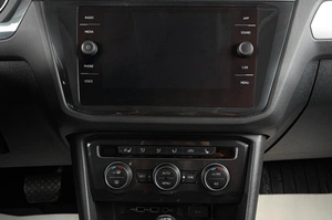 Внедорожник Volkswagen Tiguan 2019 года, 2159000 рублей, Тюмень