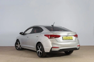 Седан Hyundai Solaris 2017 года, 999000 рублей, Новосибирск