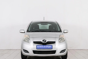 Хетчбэк Toyota Vitz 2010 года, 739000 рублей, Красноярск