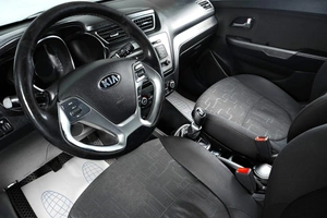 Хетчбэк Kia Rio 2016 года, 979000 рублей, Тюмень