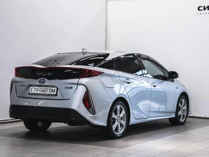 Лифтбек Toyota Prius 2017 года, 2080000 рублей, Красноярск