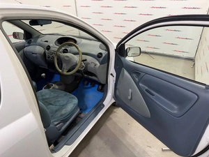 Хетчбэк Toyota Vitz 2000 года, 249000 рублей, Красноярск