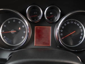 Хетчбэк Opel Astra 2011 года, 640000 рублей, Омск