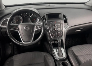 Седан Opel Astra 2013 года, 899900 рублей, Казань