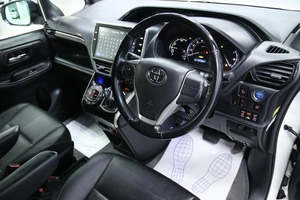 Минивэн Toyota Esquire 2016 года, 2033000 рублей, Солонцы