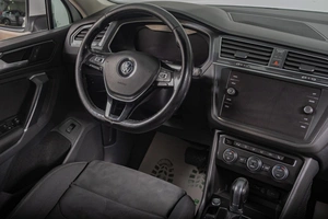 Внедорожник Volkswagen Tiguan 2018 года, 2369000 рублей, Томск