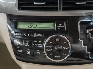 Минивэн Toyota Estima 2012 года, 2000000 рублей, Красноярск