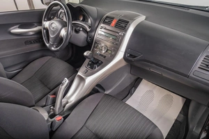 Хетчбэк Toyota Auris 2007 года, 699000 рублей, Томск