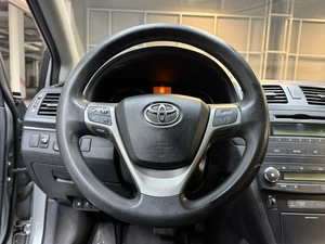 Седан Toyota Avensis 2011 года, 1147000 рублей, Красноярск
