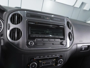 Внедорожник Volkswagen Tiguan 2012 года, 1120000 рублей, Ростов-на-Дону