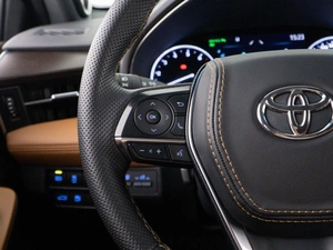 Седан Toyota Avalon 2022 года, 3998999 рублей, Москва