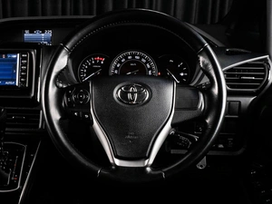 Минивэн Toyota Esquire 2019 года, 2449000 рублей, Тюмень