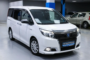 Минивэн Toyota Esquire 2016 года, 2033000 рублей, Солонцы