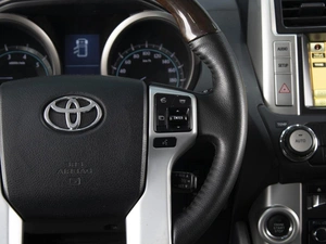 Внедорожник Toyota Land Cruiser Prado 2009 года, 2860000 рублей, Омск