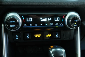 Внедорожник Toyota RAV4 2021 года, 3799000 рублей, Омск