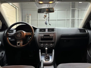 Седан Volkswagen Jetta 2012 года, 1047000 рублей, Красноярск