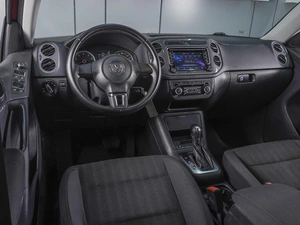 Внедорожник Volkswagen Tiguan 2011 года, 900000 рублей, Ростов-на-Дону