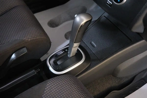 Хетчбэк Nissan Tiida 2010 года, 879000 рублей, Омск