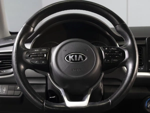 Внедорожник Kia Stonic 2020 года, 1850000 рублей, Омск