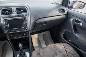 Седан Volkswagen Polo 2019 года, 1249000 рублей, Барнаул