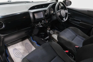 Хетчбэк Toyota Vitz 2018 года, 999000 рублей, Новокузнецк