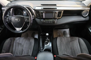 Внедорожник Toyota RAV4 2016 года, 2599000 рублей, Омск