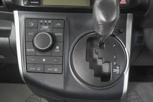 Минивэн Toyota Wish 2011 года, 1199000 рублей, Кемерово
