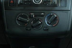 Хетчбэк Nissan Tiida 2010 года, 889000 рублей, Омск