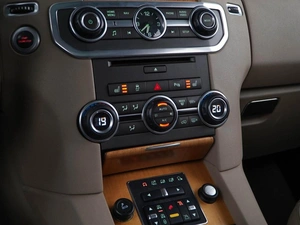 Внедорожник Land Rover Discovery 2013 года, 2153999 рублей, Москва